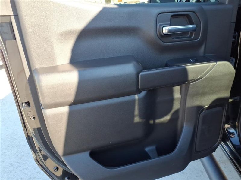 Used 2023 Chevrolet Silverado 1500 CustomImage 12