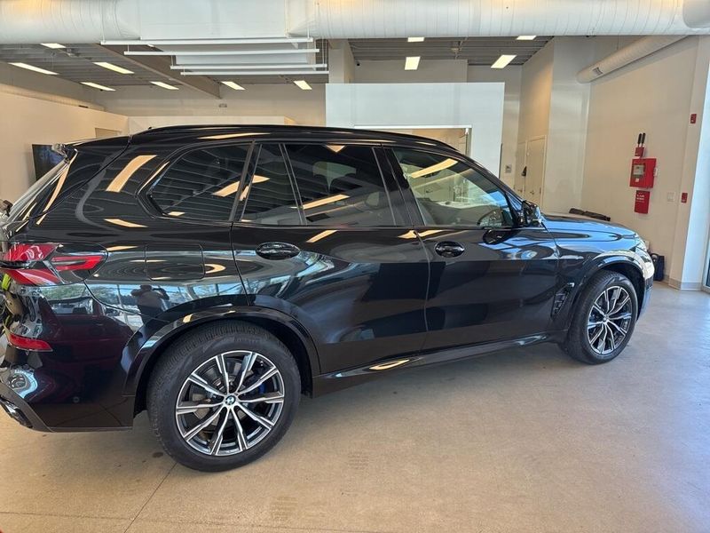 2025 BMW X5 xDrive40i M PACKAGE
