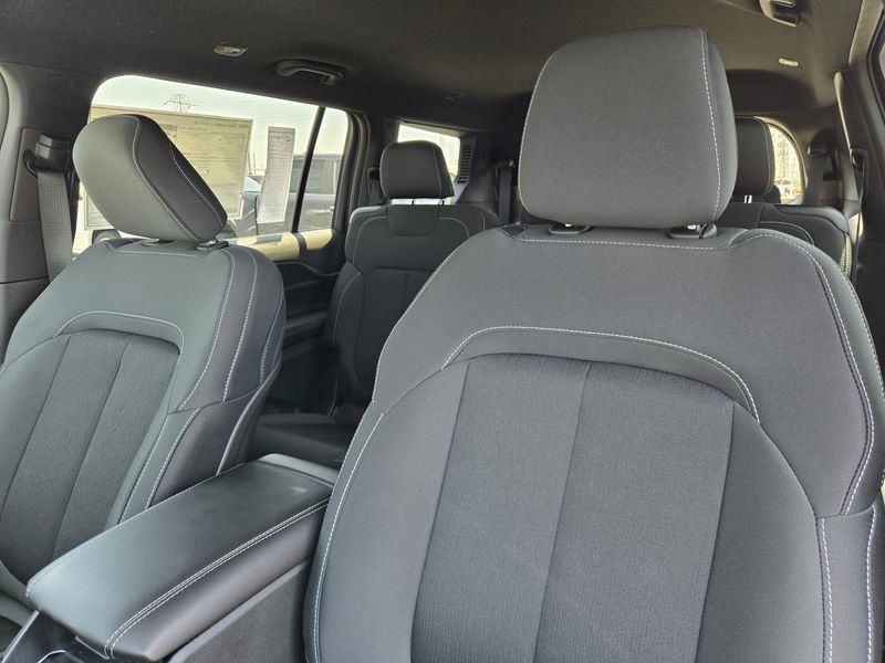 New 2026 Jeep Grand Cherokee L Laredo 4x2