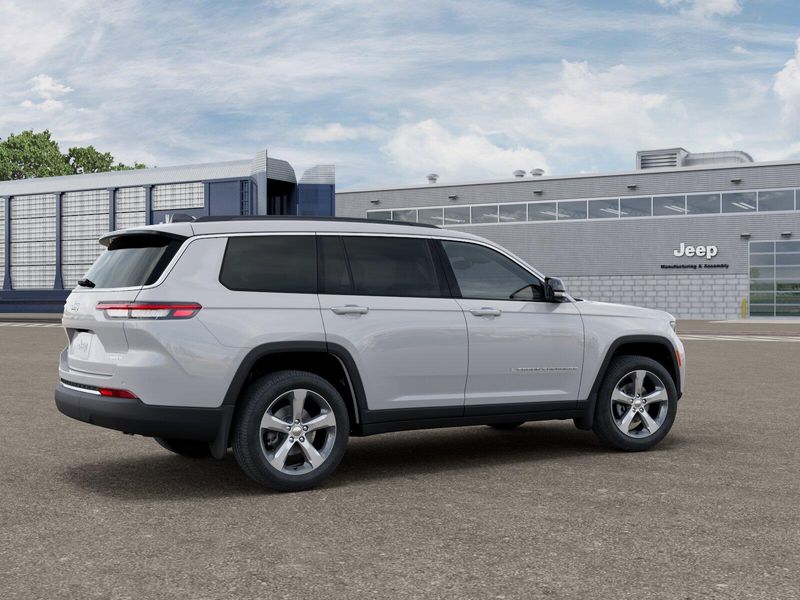 New 2026 Jeep Grand Cherokee L Limited 4x4Image 2