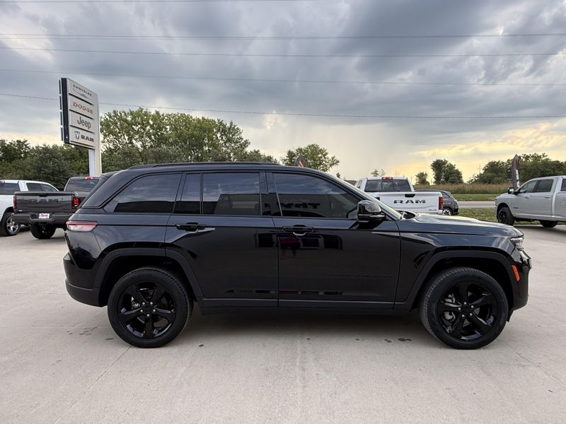 Used 2023 Jeep Grand Cherokee LimitedImage 38