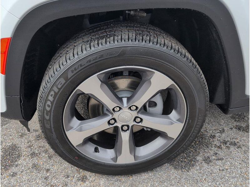 New 2026 Jeep Grand Cherokee Limited 4x2Image 9