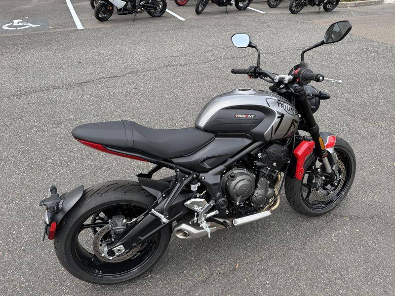 2024 Triumph Trident 660 Silver Ice 