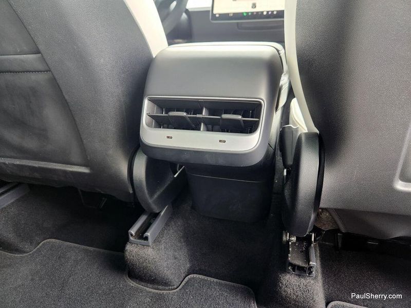 2024 Tesla Model Y Long RangeImage 53