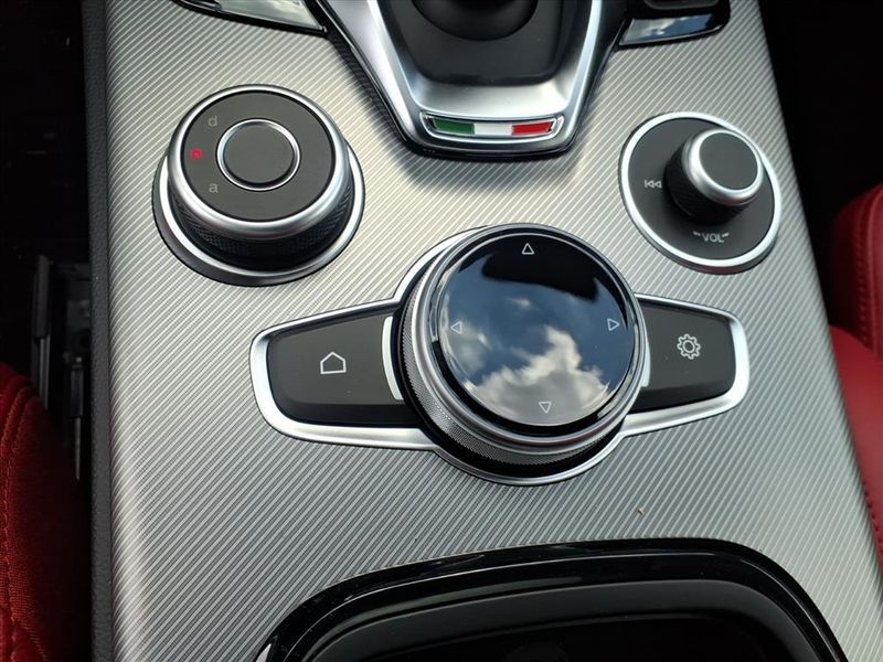 New 2025 Alfa Romeo Stelvio AwdImage 23