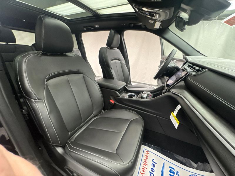 2025 Jeep Grand Cherokee Limited 4x4Image 26