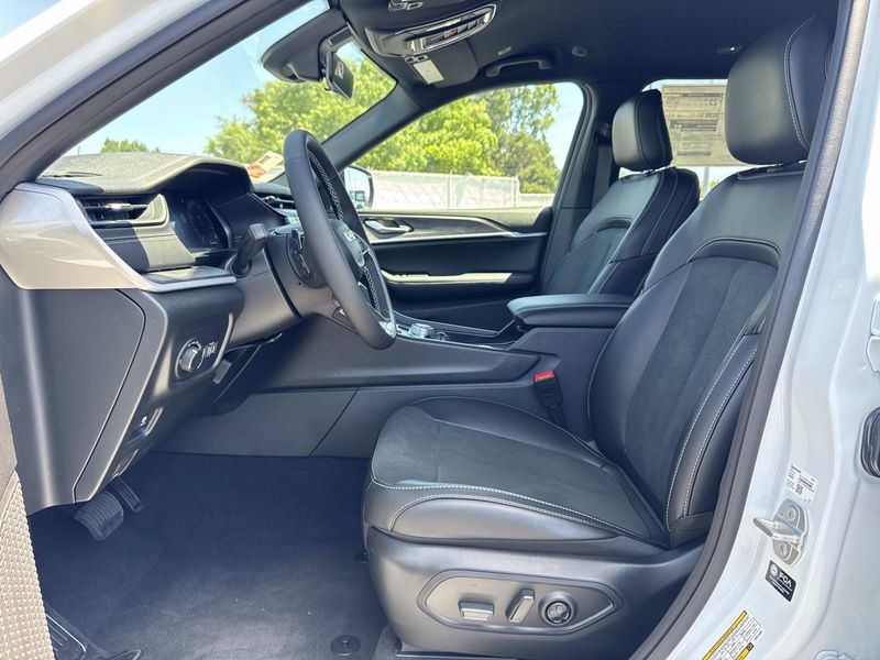 New 2026 Jeep Grand Cherokee L Laredo Altitude 4x4
