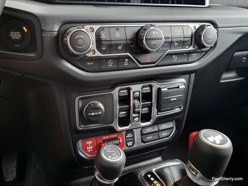 New 2025 Jeep Wrangler 4-door RubiconImage 34