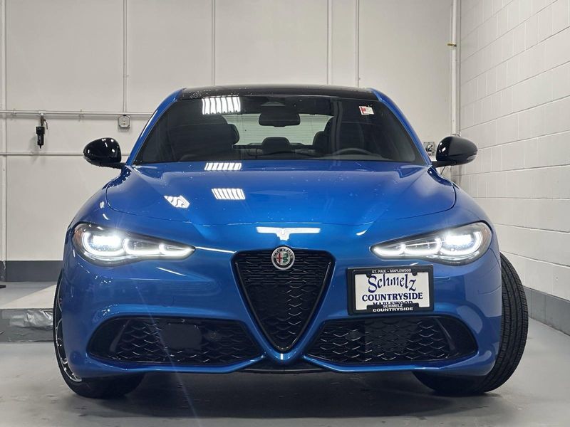 2025 Alfa Romeo Giulia AwdImage 3