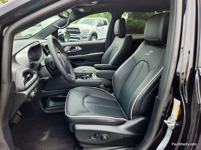 2025 Chrysler Pacifica LimitedImage 26