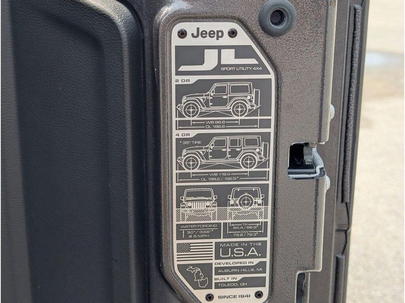 2021 Jeep Wrangler 4xE Unlimited SaharaImage 38