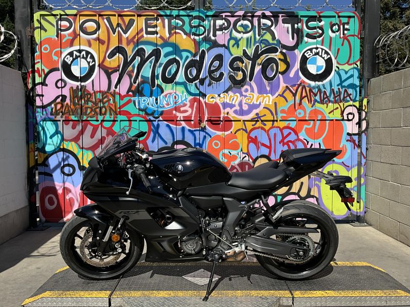 New 2025 Yamaha YZF-R7 Image 6