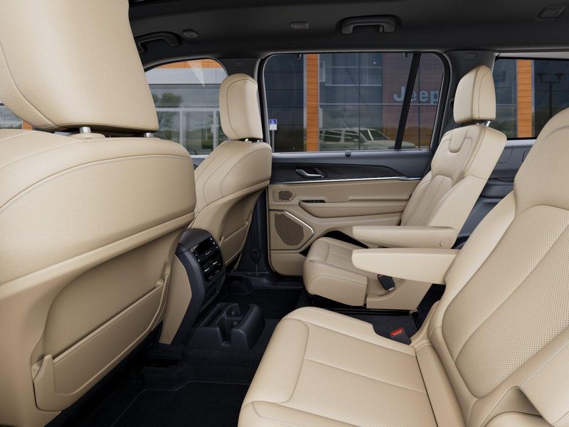 New 2026 Jeep Grand Cherokee L Limited 4x4Image 49