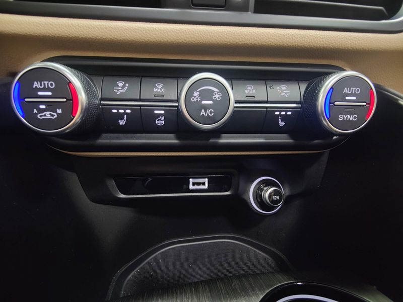 Used 2023 Alfa Romeo Giulia Lusso AWD w/Activ AsstImage 22