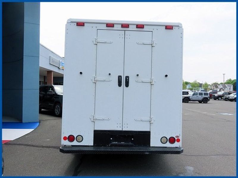 2011 Ford E-350 Stripped BaseImage 4