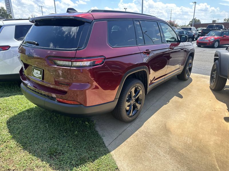 New 2025 Jeep Grand Cherokee L Limited 4x4Image 7