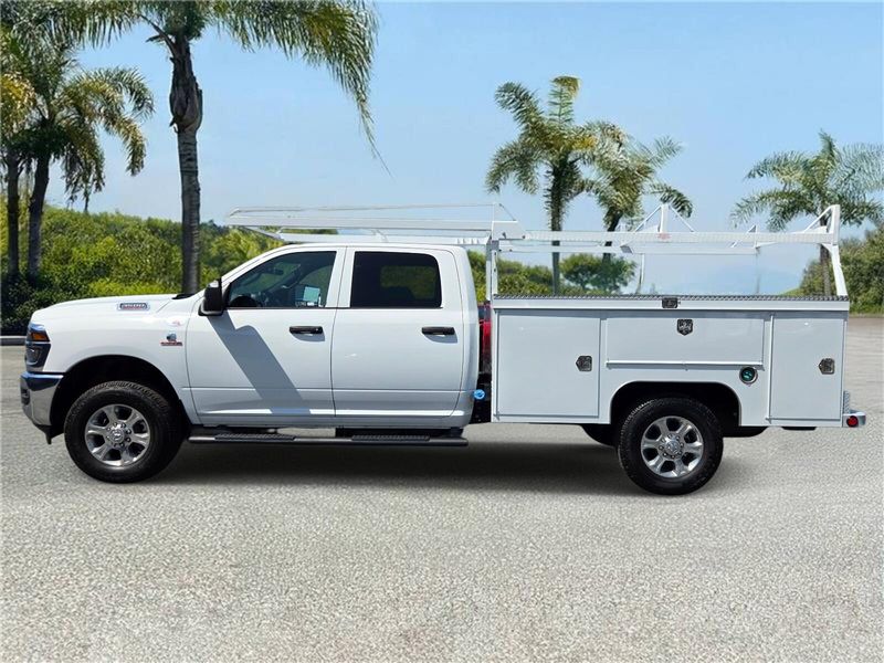 New 2026 RAM 3500 Tradesman Crew Cab Chassis 4x4 60' Ca