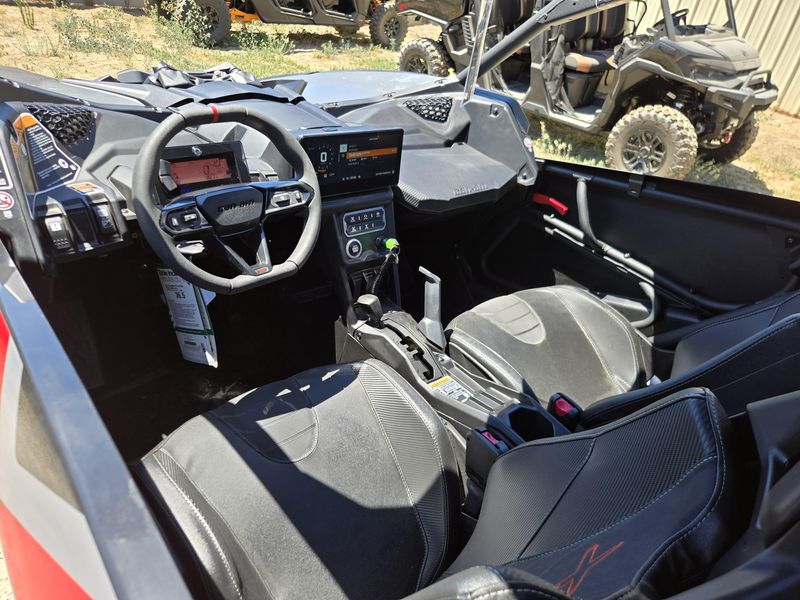 New 2026 Can-Am MAVERICK X 64 T Image 9