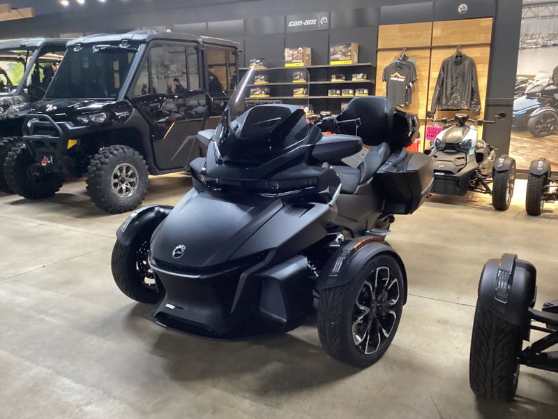 2024 Can-Am SPYDER RT LIMITED CARBON BLACK WITH PLATINUMImage 7