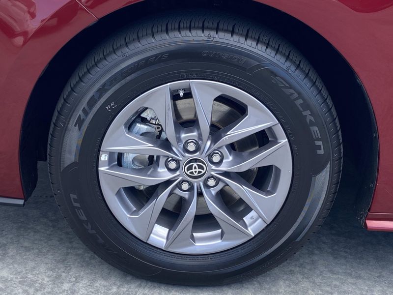 2024 Toyota Sienna LEImage 10