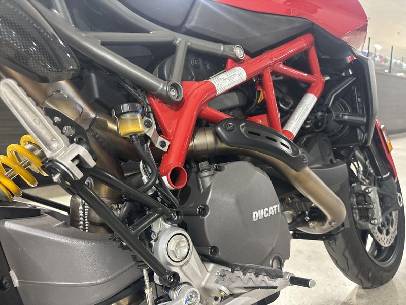 Used 2024 Ducati HYPERMOTARD 950 Image 20
