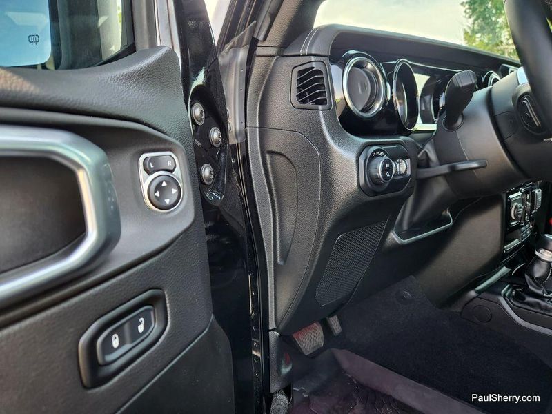 2022 Jeep Gladiator OverlandImage 27