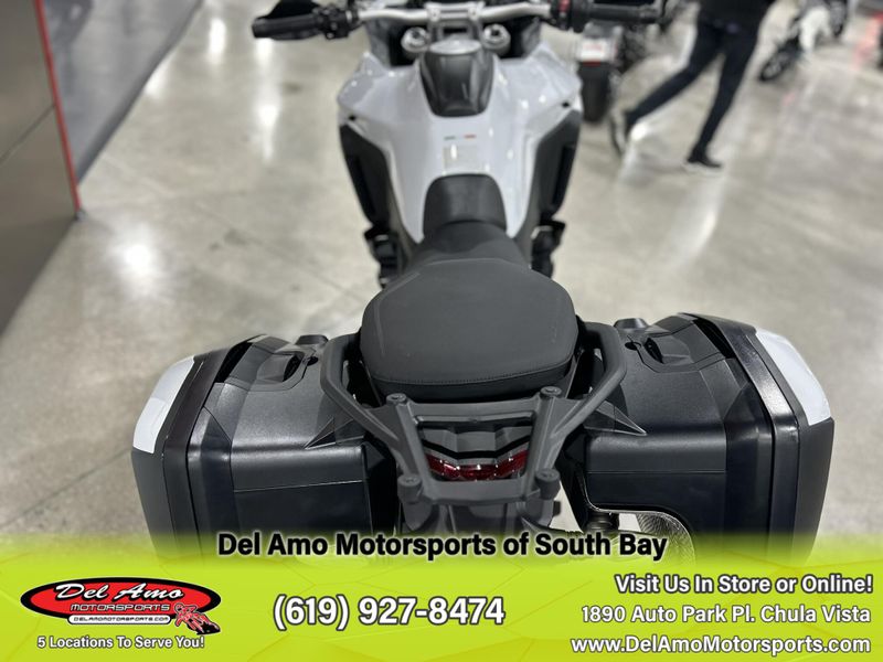 2024 Ducati MULTISTRADA V4 S TRAVEL & RADAR SPOKED WHEELSImage 3