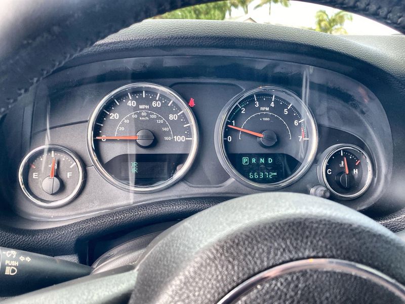 Used 2015 Jeep Wrangler Unlimited SportImage 12