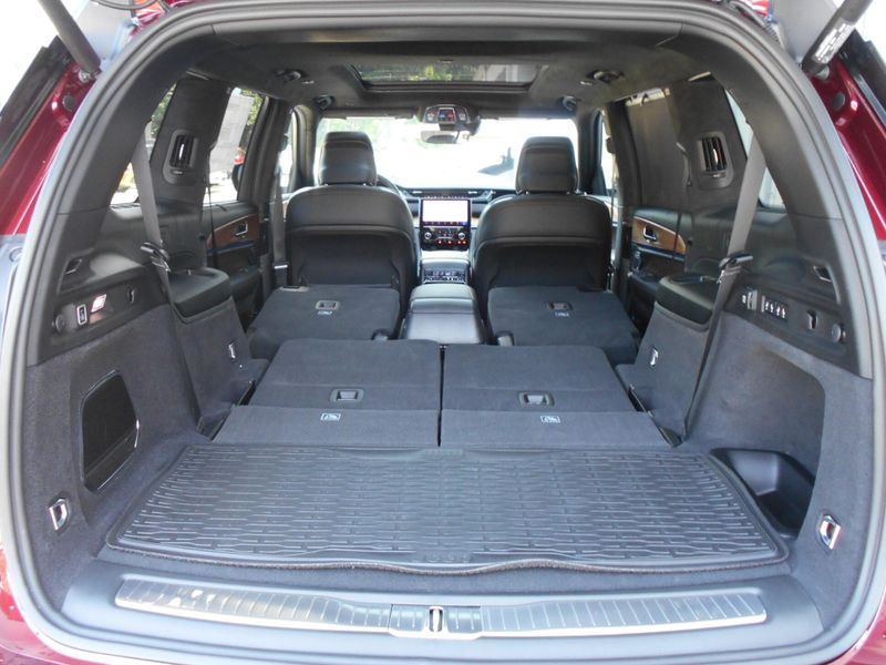 New 2025 Jeep Grand Cherokee L Summit Reserve 4x4Image 15