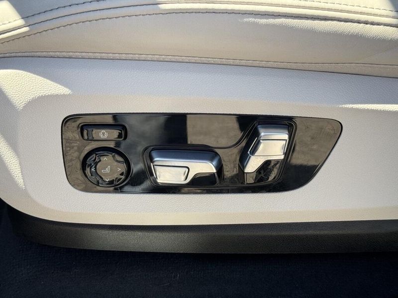 Used 2023 BMW X7 M60iImage 24