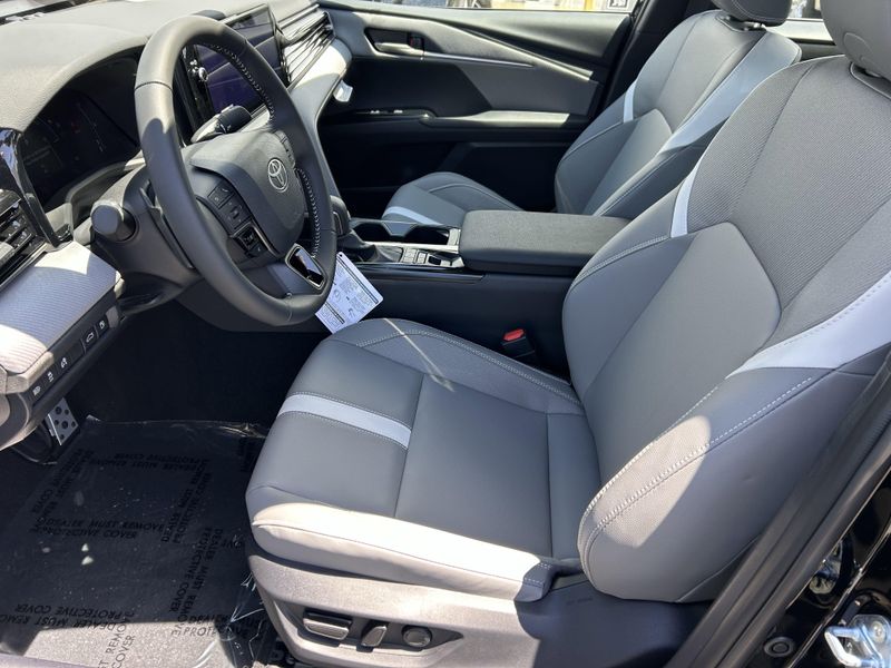 2025 Toyota Camry SEImage 14