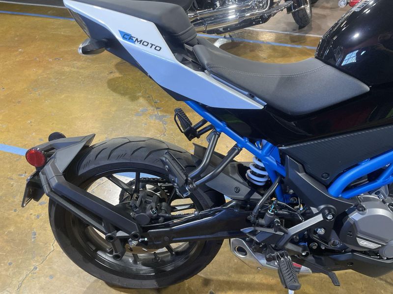 Used 2025 CFMOTO 300NK Image 12