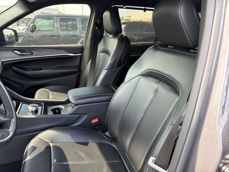 Used 2024 Jeep Grand Cherokee L LimitedImage 28