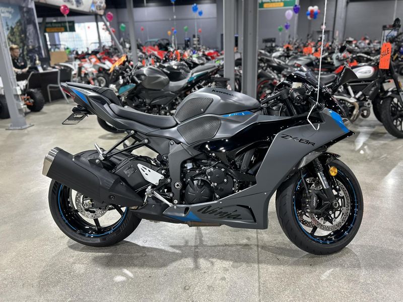 Used 2025 Kawasaki NINJA ZX-6R ABS Image 4