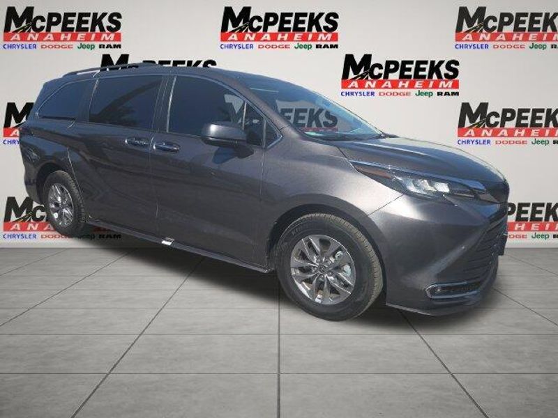 Used 2023 Toyota Sienna XLEImage 7
