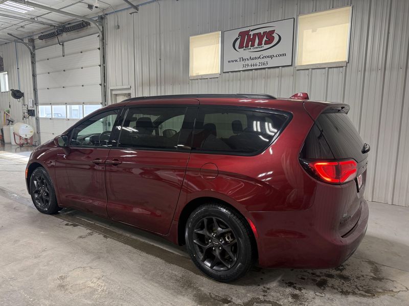 Used 2019 Chrysler Pacifica Touring L PlusImage 5
