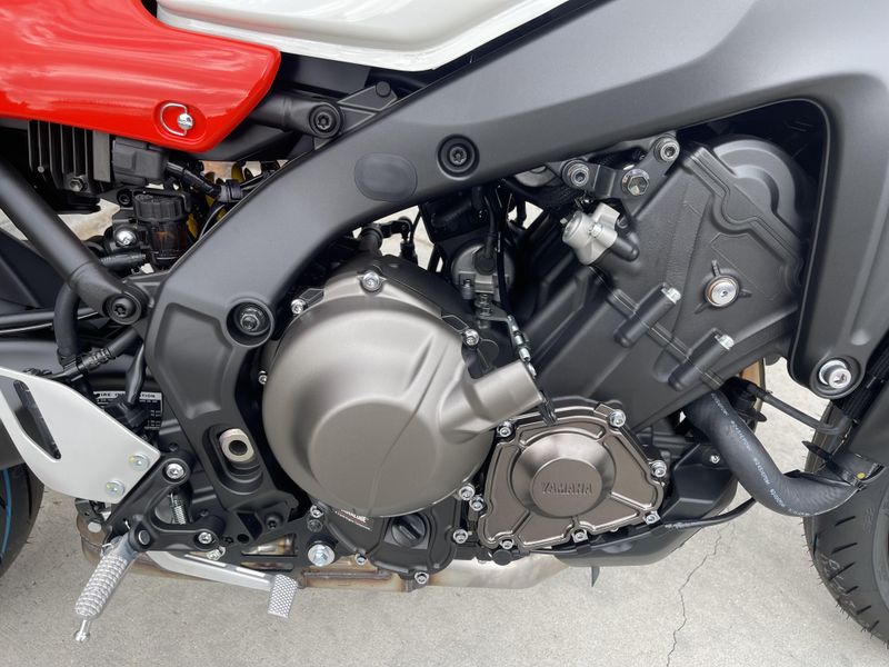 2025 Yamaha XSR900 Image 11