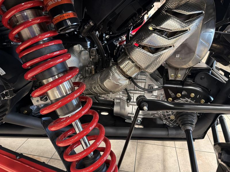 New 2026 Can-Am MAVERICK R MAX X RS WITH SMART-SHOX 999T DCT Image 22