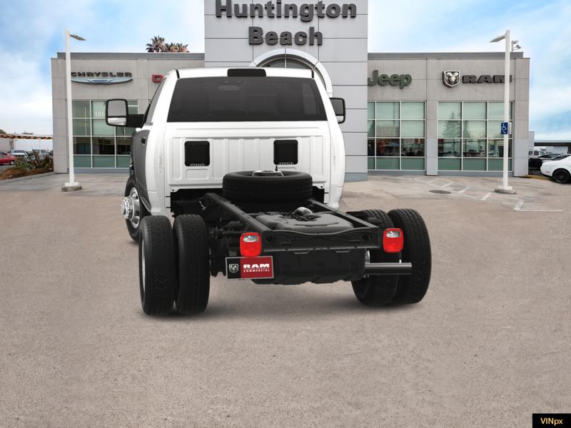 2023 RAM 3500 Chassis Cab Tradesman/SLTImage 11