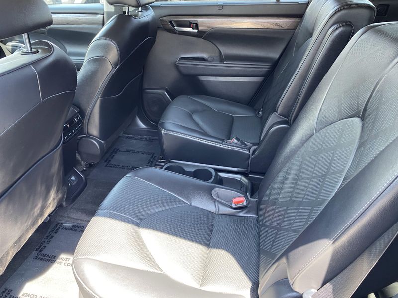Used 2023 Toyota Highlander PlatinumImage 15