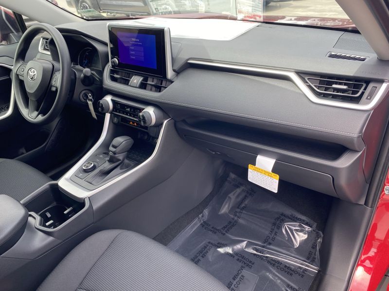 New 2025 Toyota RAV4 Hybrid LEImage 9