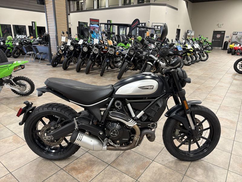 Used 2022 Ducati SCRAMBLER ICON DARK Image 10