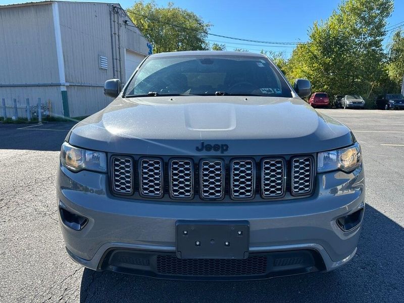 2020 Jeep Grand Cherokee Altitude photo 4