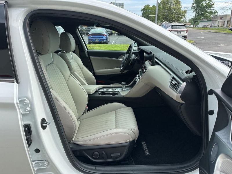 2022 Genesis G70 3.3TImage 16