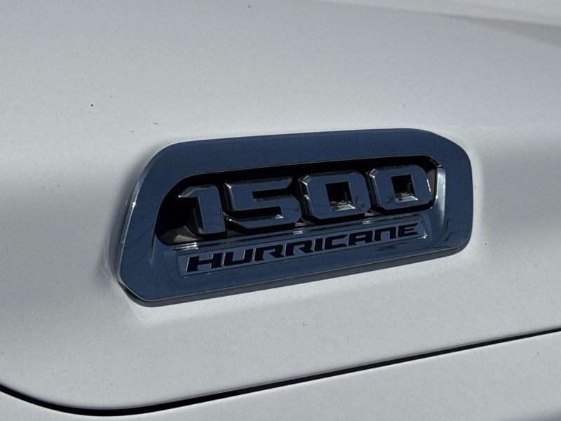 New 2026 RAM 1500 Laramie Crew Cab 4x2 5'7' Box
