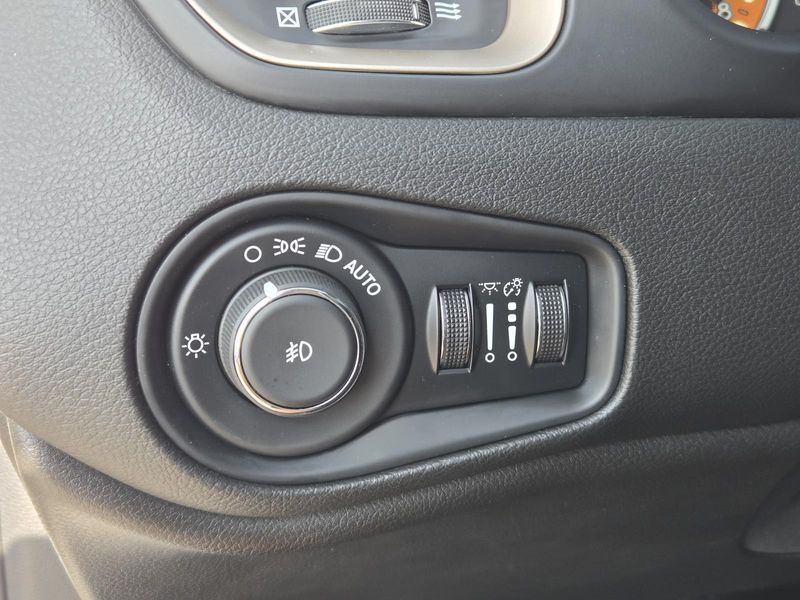 Used 2016 Jeep Renegade FWD 4dr Latitude