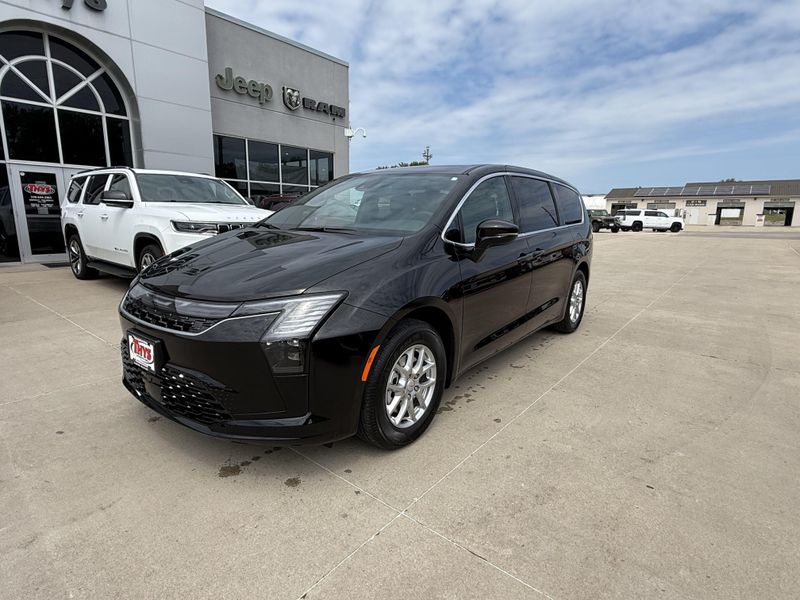 New 2027 Chrysler Pacifica SelectImage 29