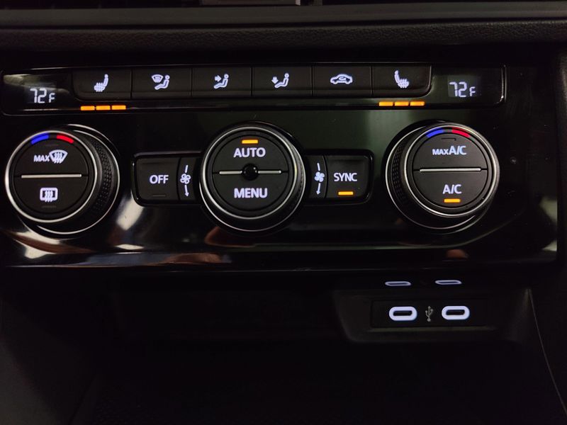 Used 2024 Volkswagen Jetta SE w/SunroofImage 22