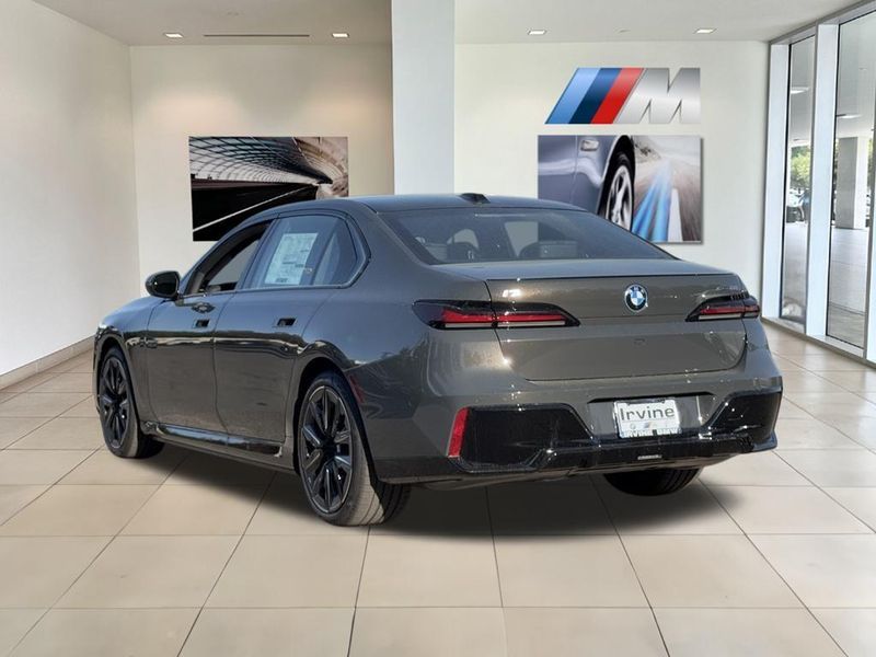 2025 BMW i7 xDrive60Image 6