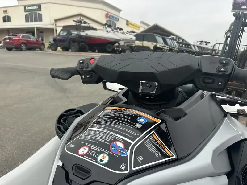 2005 SEADOO GTX LIMITED 325 WITH SOUND SYSTEM IDF WHITE PEARL Image 14